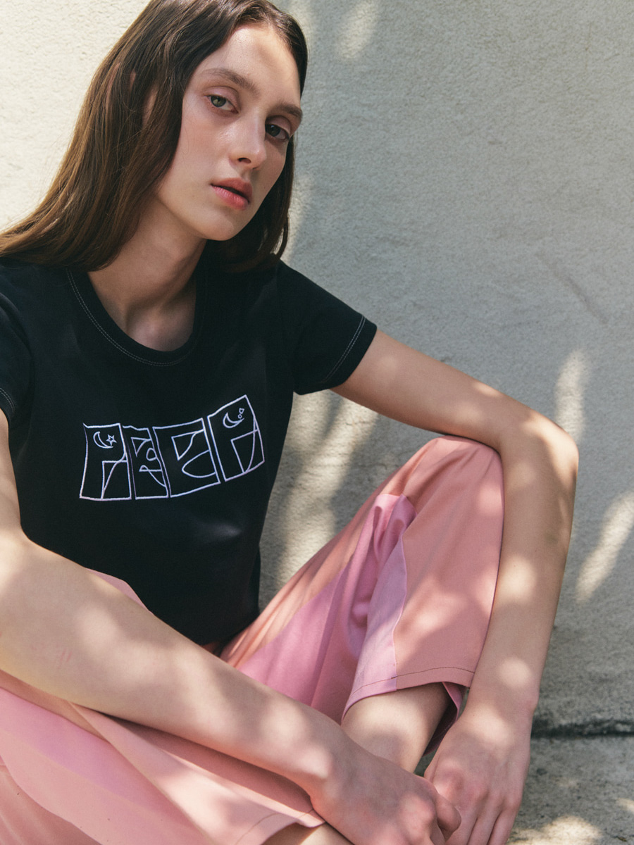 Peep Embroidery T-Shirt - Black